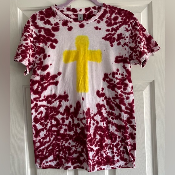 Custom Christian Cross Handmade Tie Dye Tee Shirt Size S Burgundy Red Yellow NWT - Picture 1 of 5